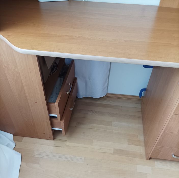 Стіл комп'ютерний