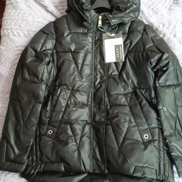 Куртка жіноча розмір М, L з хутром на капюшоні