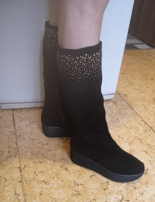 Зимовi жiночi замшевi чоботи, 39 розмiр. В iдеальному станi.