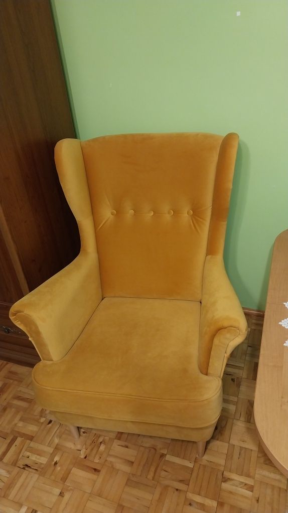 Sprzedam fotel w komplecie z pufą