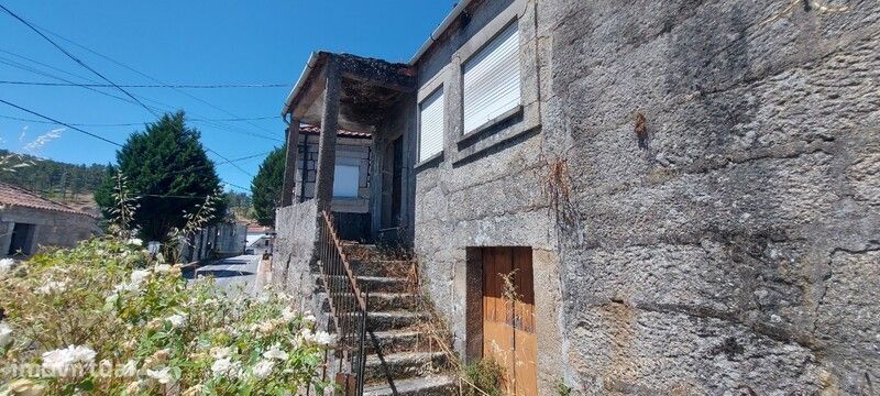 Moradia V2 para remodelar Ponte do Abade Sernancelhe
