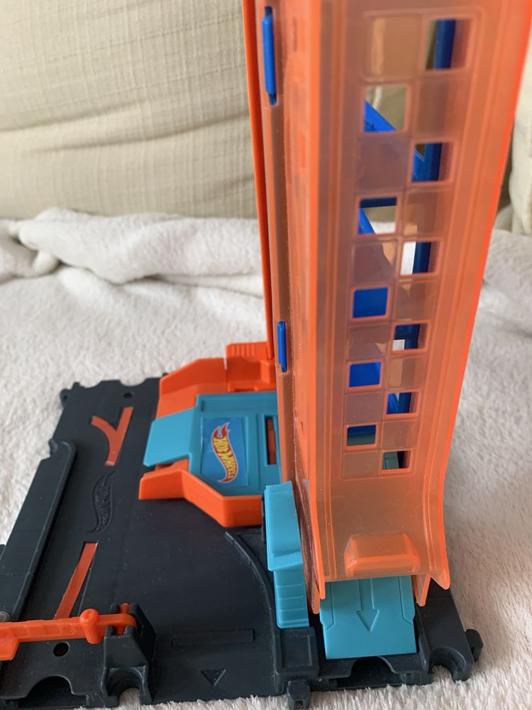 Garaz hot wheels parking