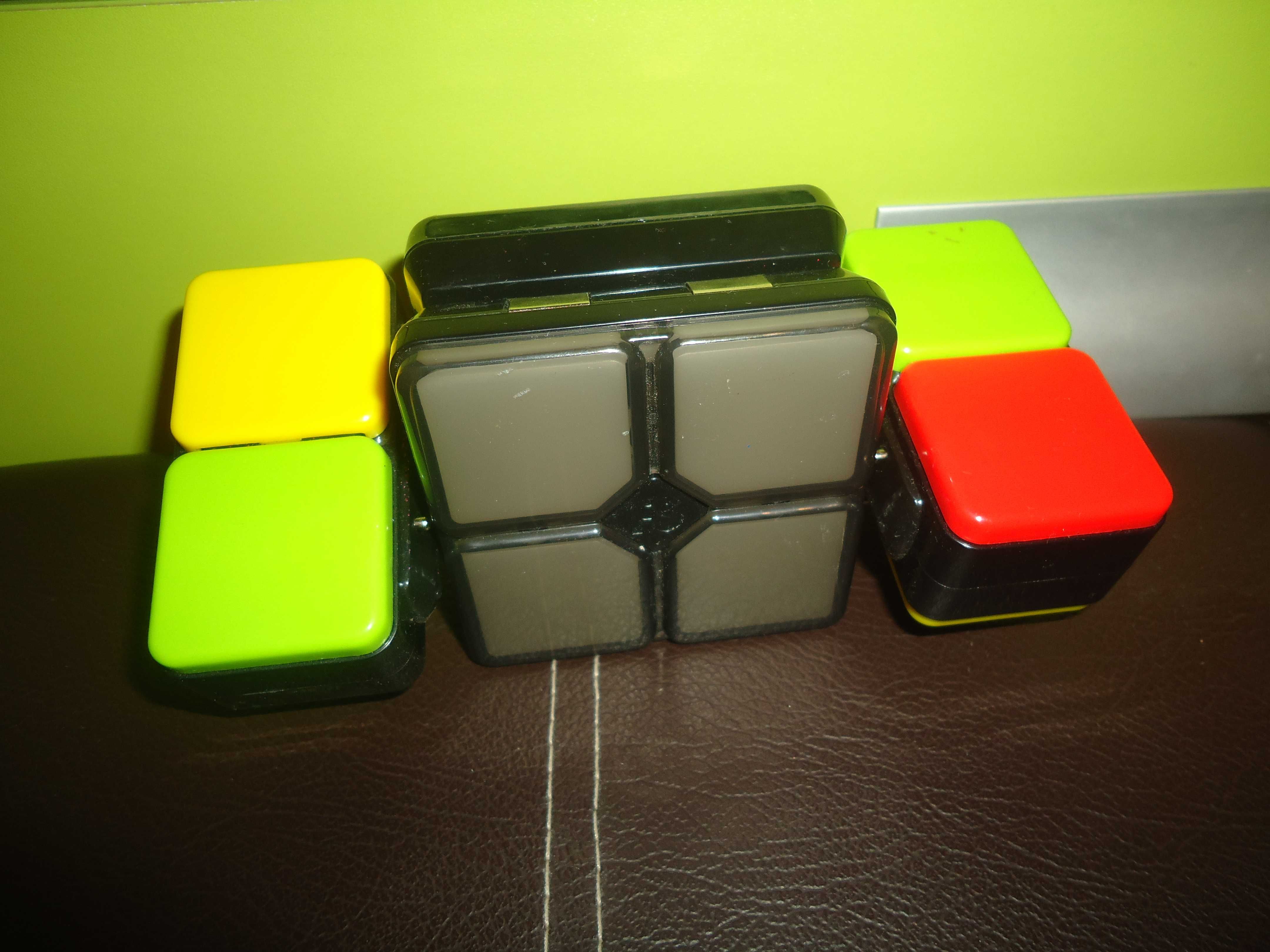 Elektroniczna gra przenośna Flip Slide Match