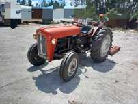Trator Massey Ferguson 135 com documentos