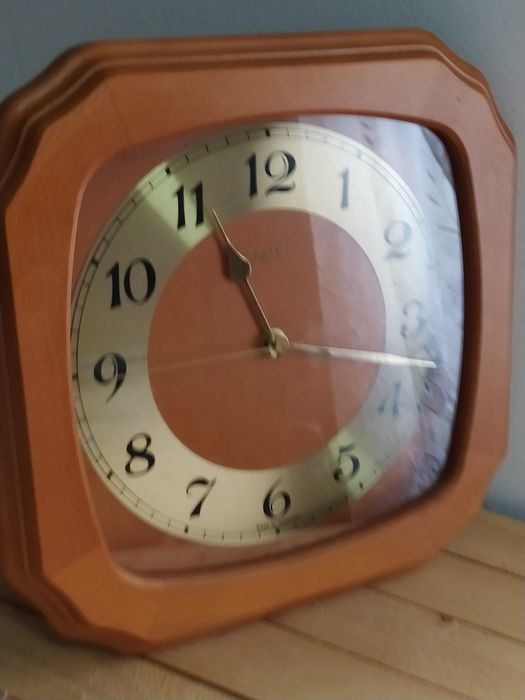 Zegar ścienny AMS radiowy