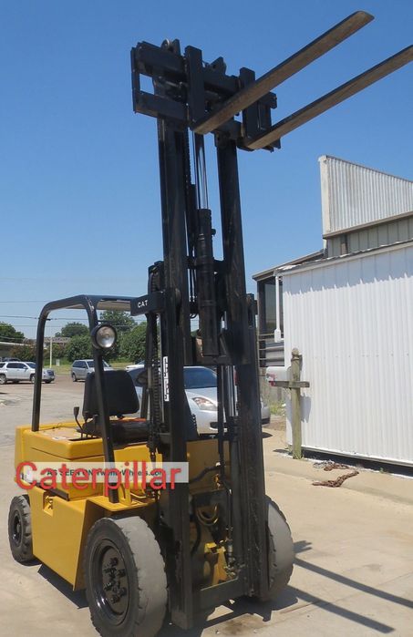 Empilhador Caterpillar 1.5 ton Diesel