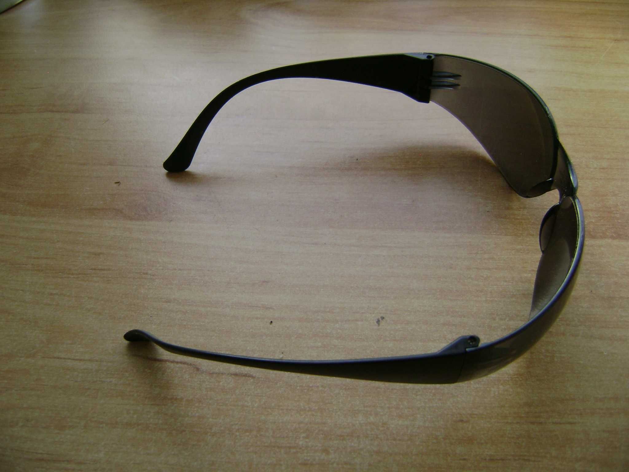 Starocie z PRL - Okulary przeciwsłoneczne COOL nr 6 = 14 cm