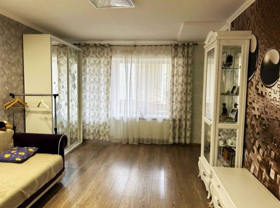 Продам  3 кім.квартиру  вул.Корольова  12-Б, Деснянський р-н, Чернігів