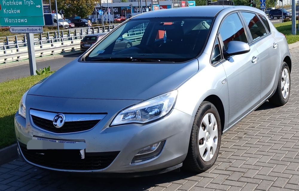 Sprzedam opel Astra 2010 anglik zarejestrowany w Polsce