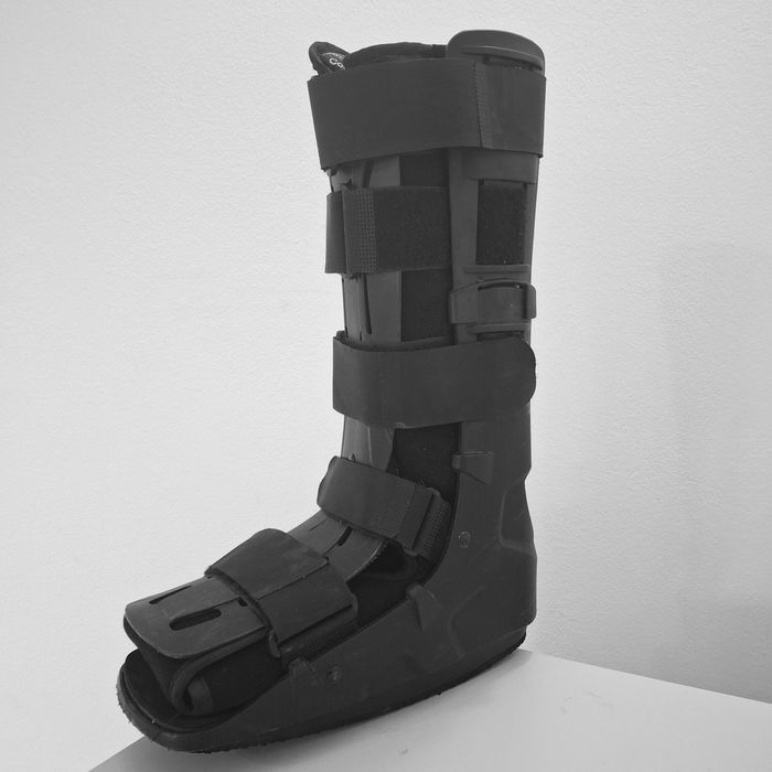 Czarna Orteza na nogę