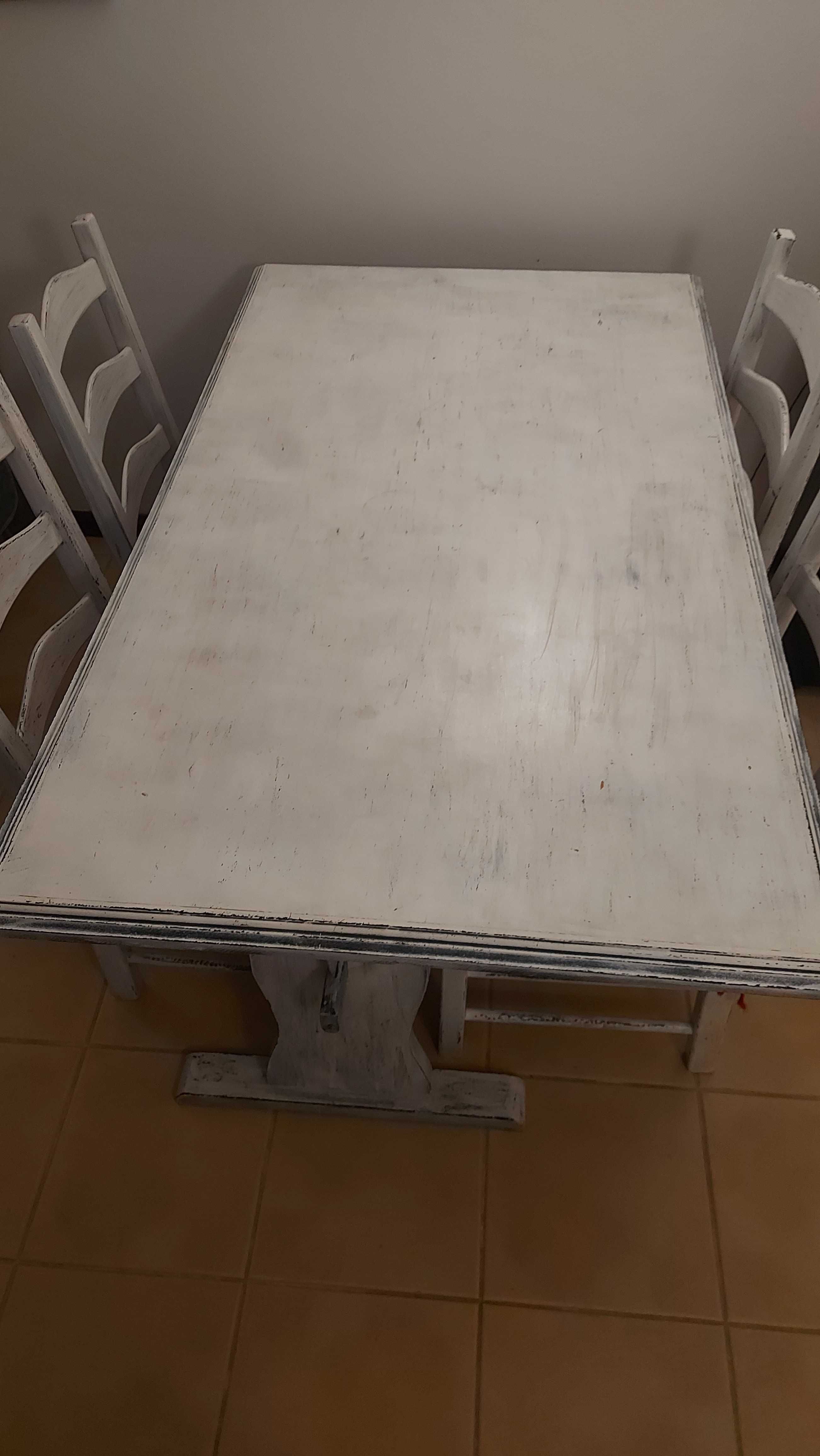 Mesa de jantar e 4 cadeiras