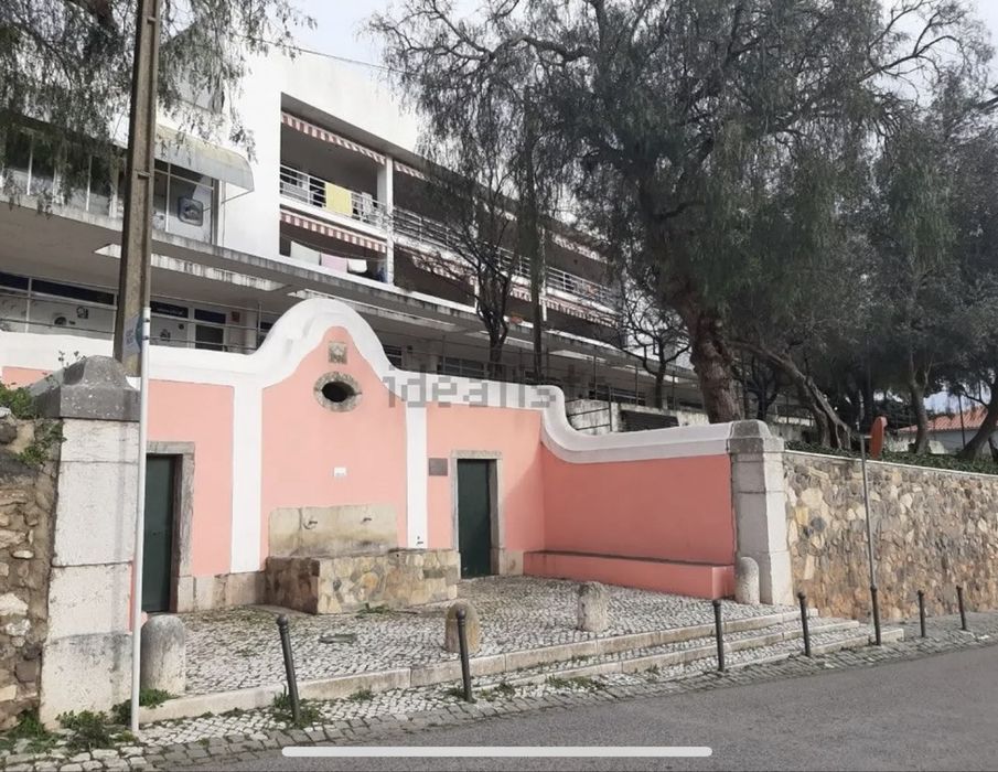 Atelier Escritório, com WC e copa.