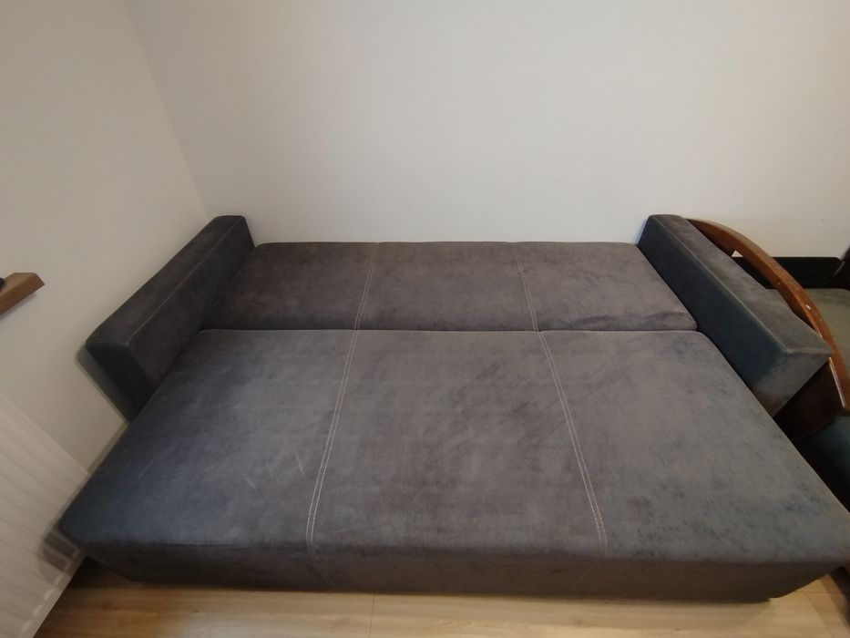 rozkładana kanapa z funkcją spania i pojemnikiem na pościel