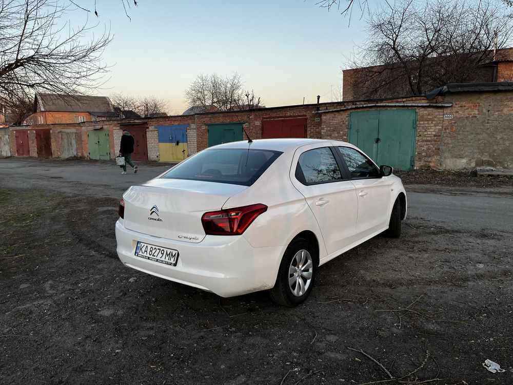 Оренда авто або робота в таксі