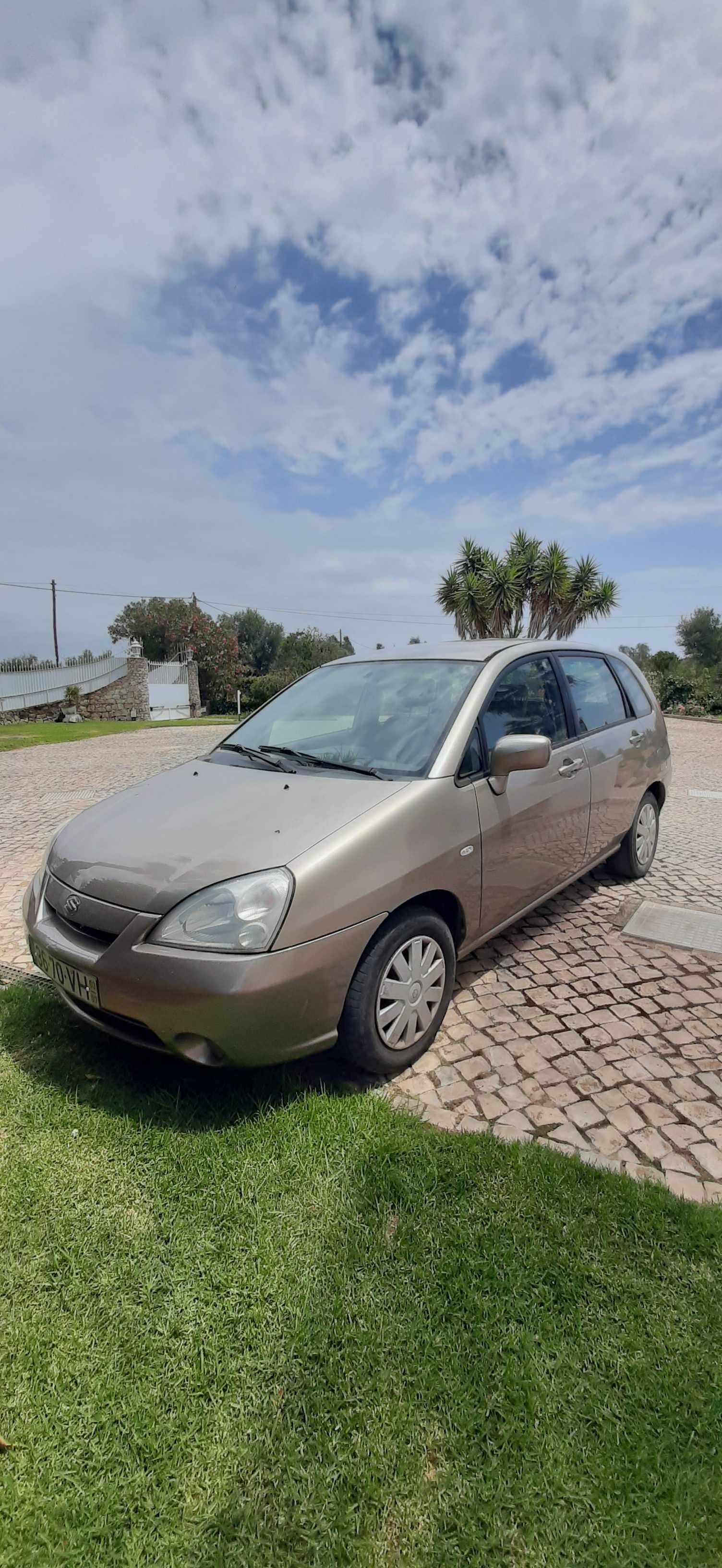 Suzuki em bom estado