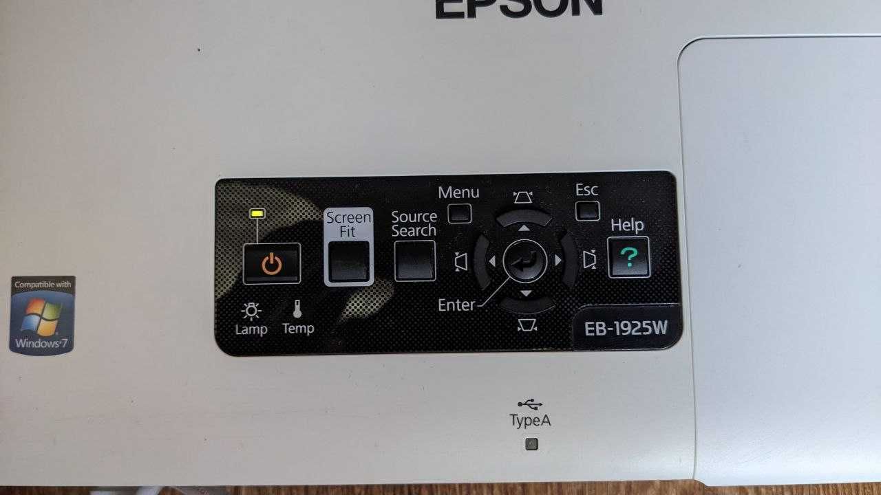 Прoектор  Epson eb1925w 4000lm дуже в гарному стані !