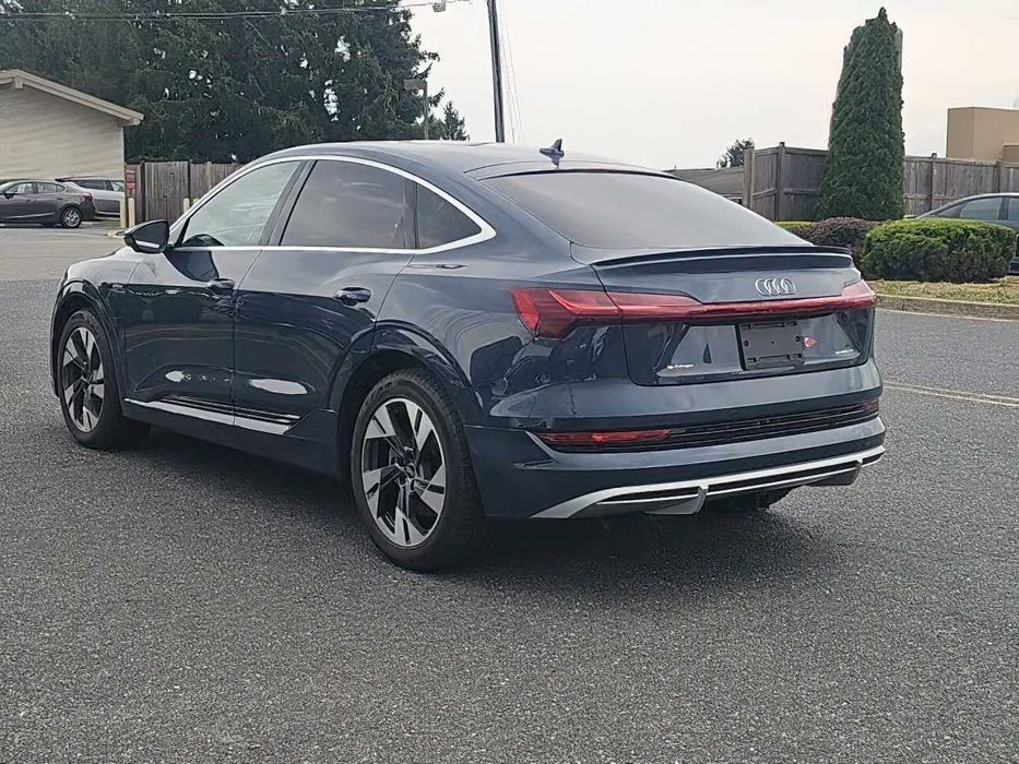 Audi e-tron Quattro S-Line      2022