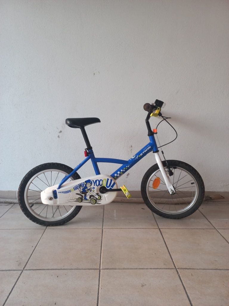 Bicicleta Criança dos 4 aos 7 anos Decathlon  sem uso