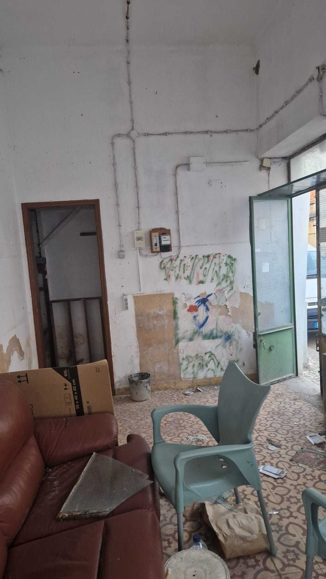 OFEREÇO SOFÁ DE NAPA EM BOM ESTADO