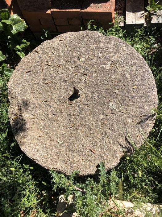 Mós em granito antigas