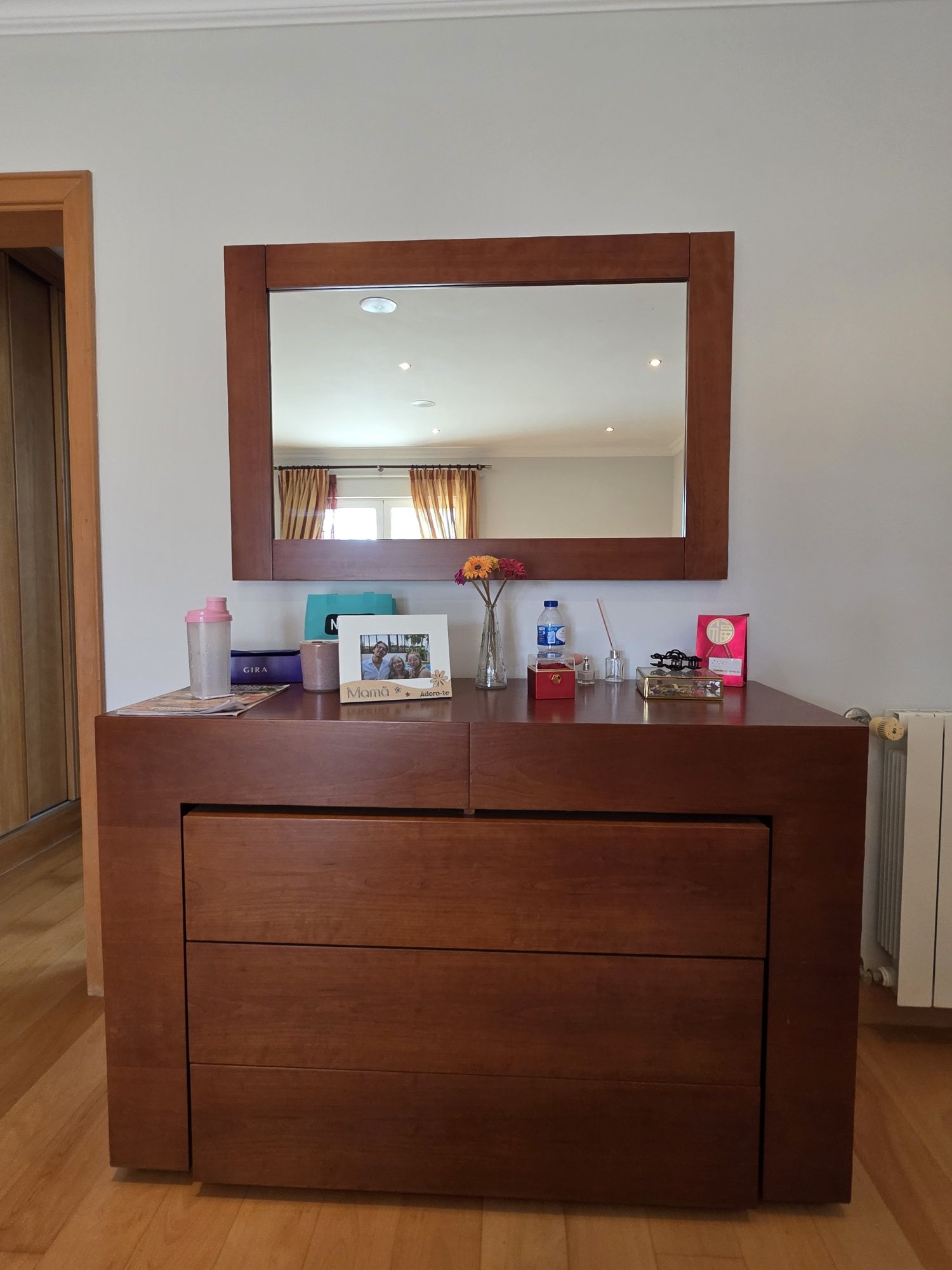Quarto completo moderno king size em cerejeira massiça