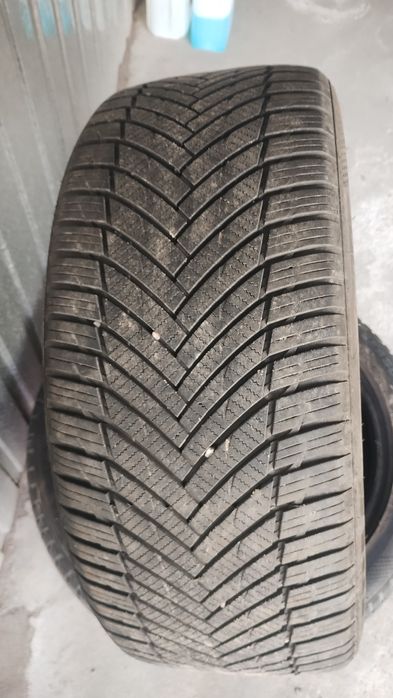 Opony wielosezonowe 235/45/18
