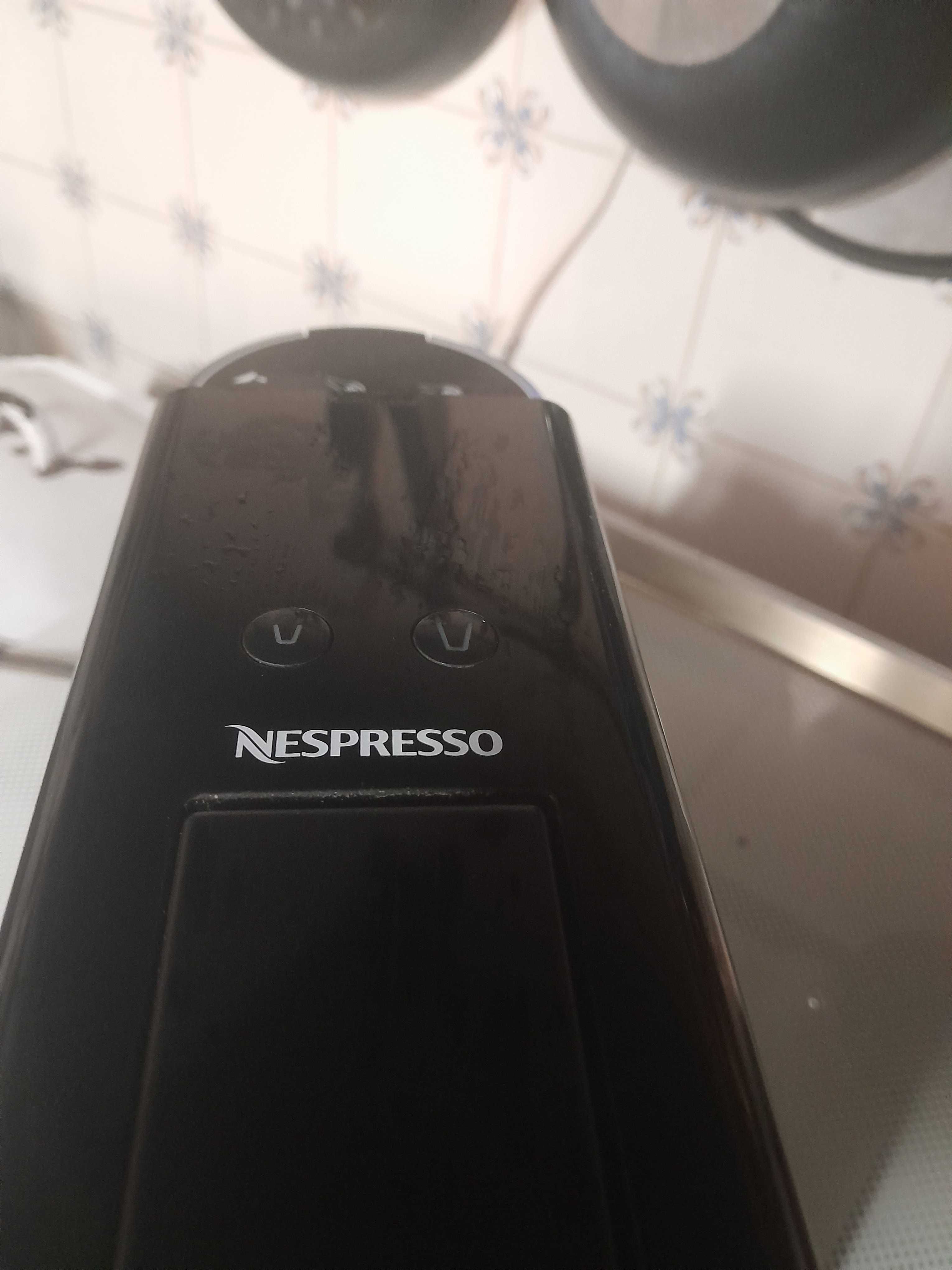 Máquina de café Nespresso Essenza Mini