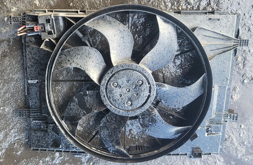 MERCEDES C-KL W205 18r 1.6 CGI WENTYLATOR CHŁODNICY A0999061000