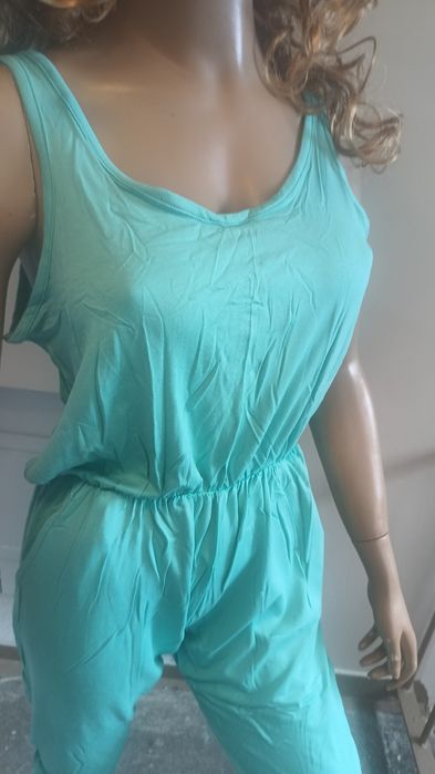 Miętowy kombinezon na grubych ramiączkach UNI