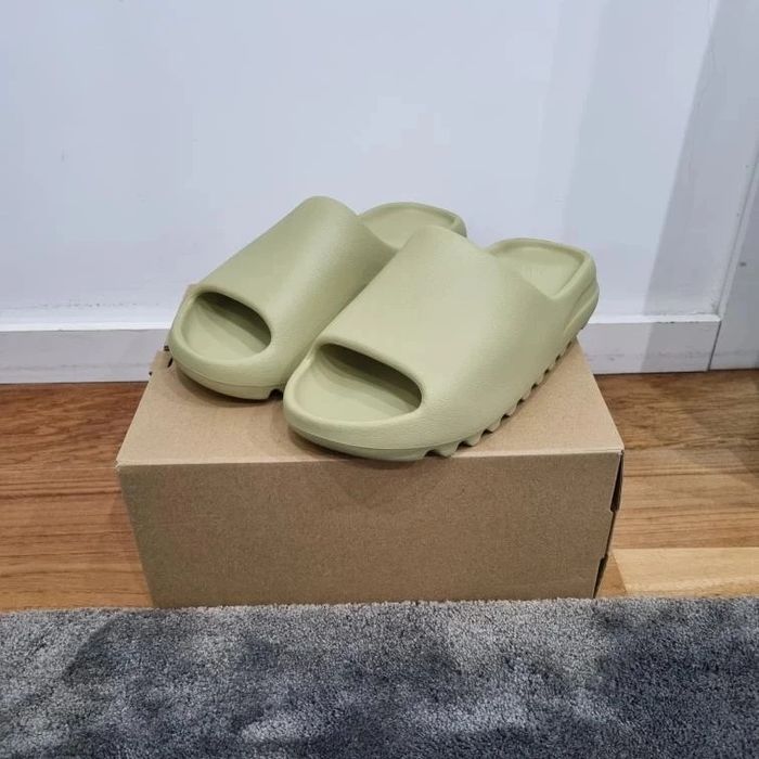 Yeezy slide novos