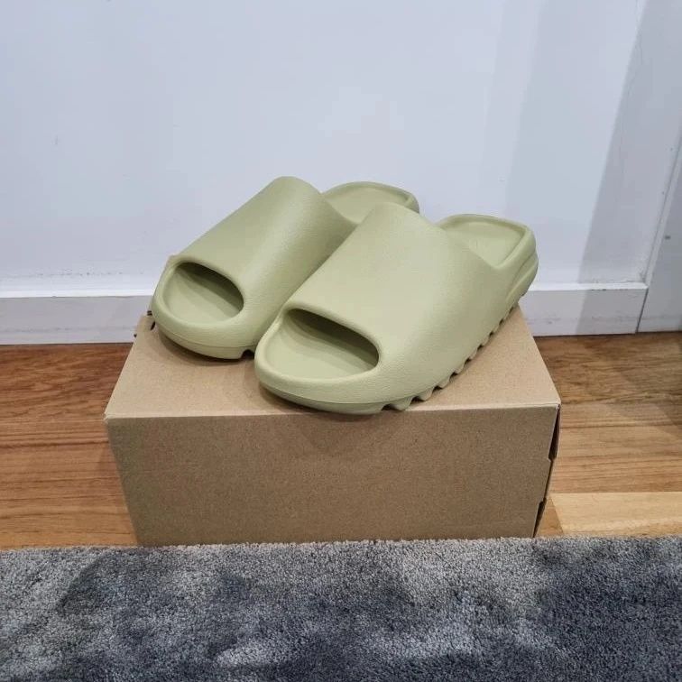 Yeezy slide novos