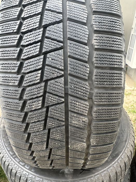 Opony zimowe Artictrekker 235/50R18