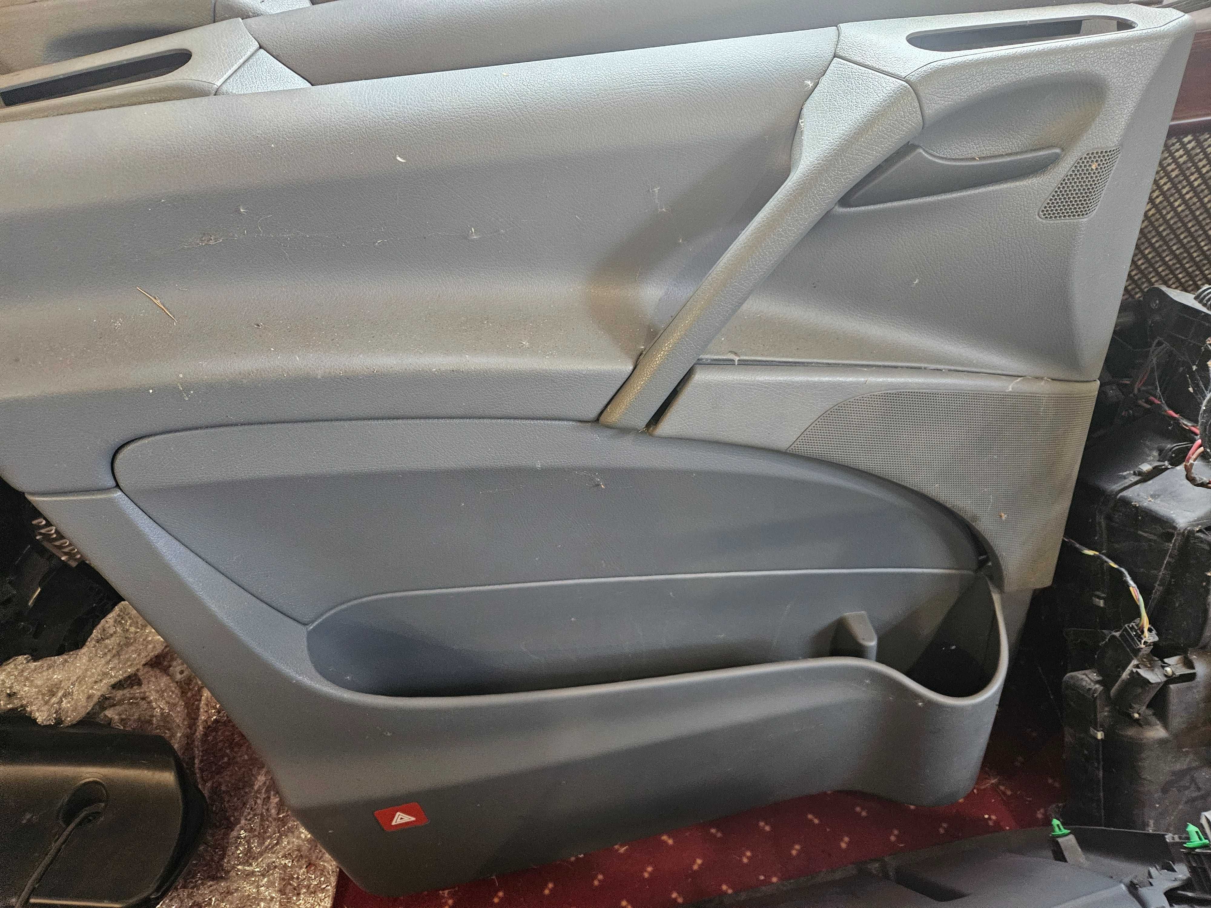 Boczki tapicerki drzwi przód tyl mercedes 639 vito viano