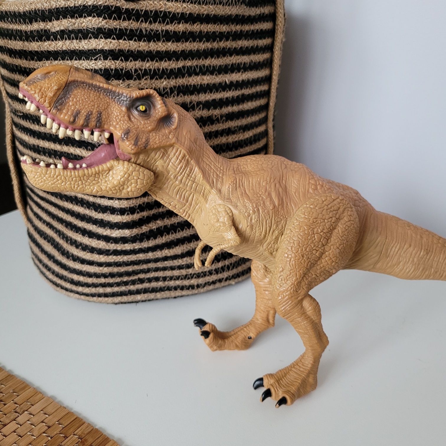 Dinozaur duży  Jurassic World oryginalny