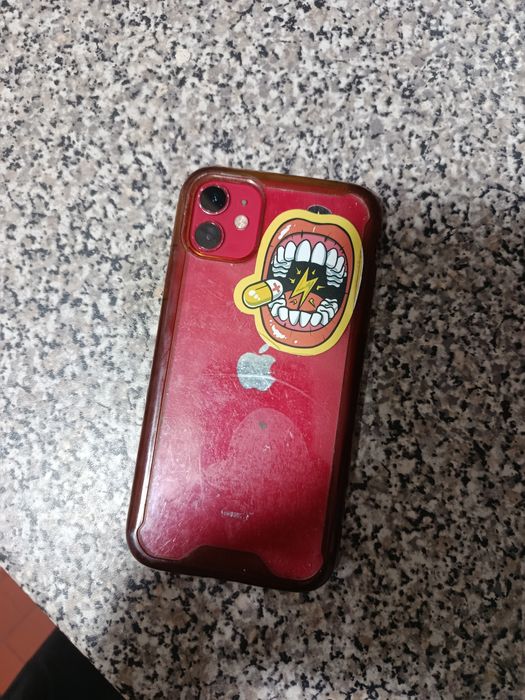 iPhone 11 de 128G vermelho
