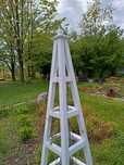 Obelisk ogrodowy