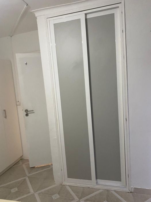 Aluga-se quarto de Casal nas Mercês