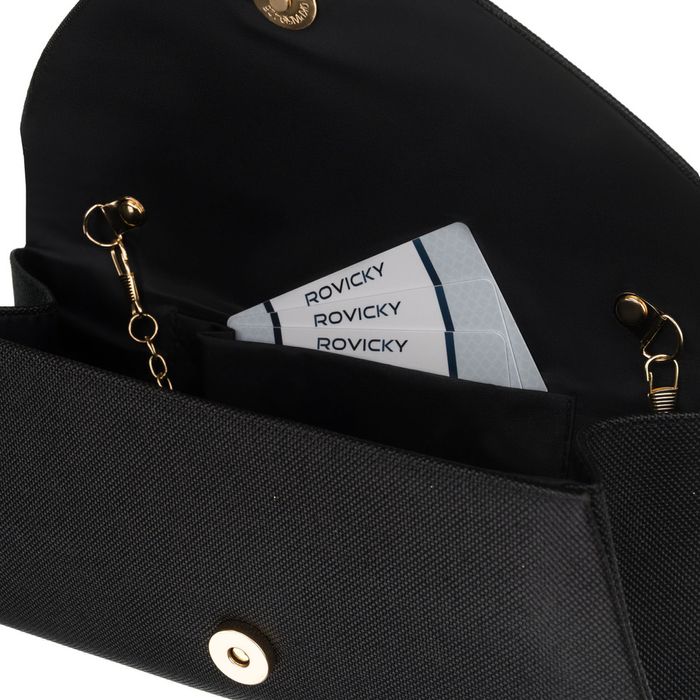 brokatowa kopertówka damska wykonana z tkaniny syntetycznej w czarnym