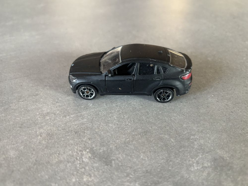 Model Resorak Majorette BMW X6 czarny mat