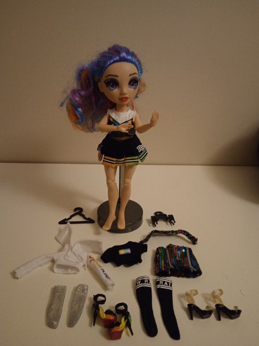 Reinbow High z ubraniami