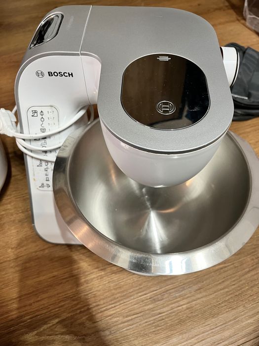 Robot planetarny Bosch MUM z wyposażeniem