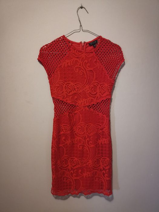Czerwona koronkowa sukienka r. 34
