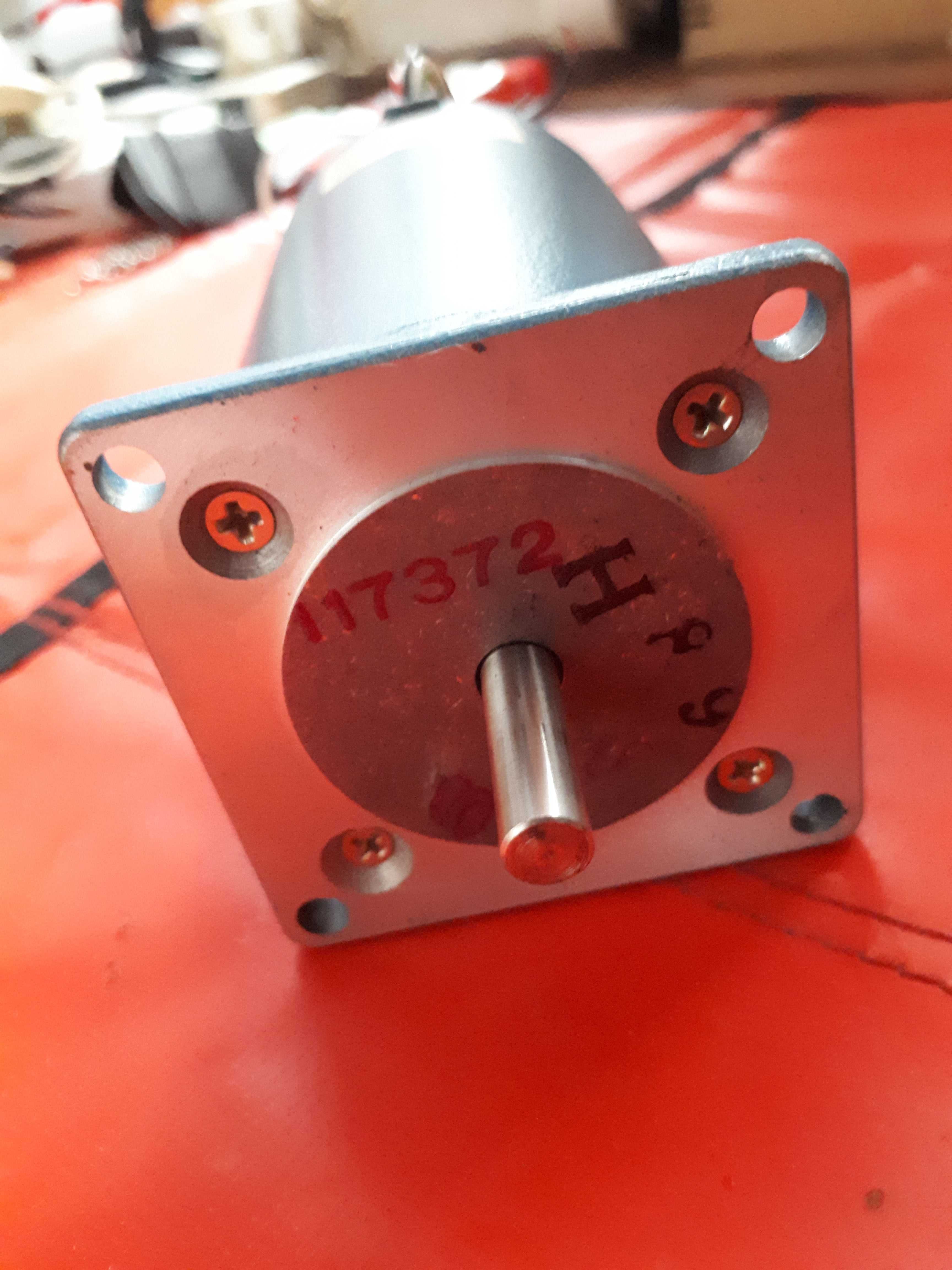 Motores de passo HS25 e M063-FC09