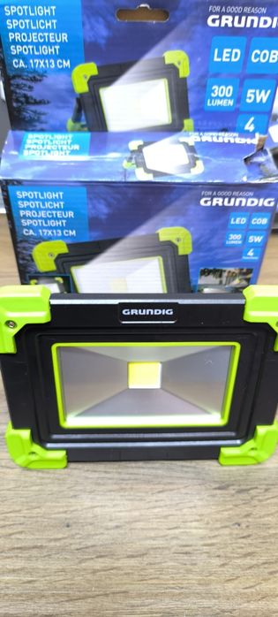 Projetor led portátil  a pilhas 5w 300 lumen