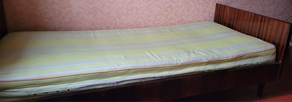 Ліжко односпальне 1,90 на 0,80 м.