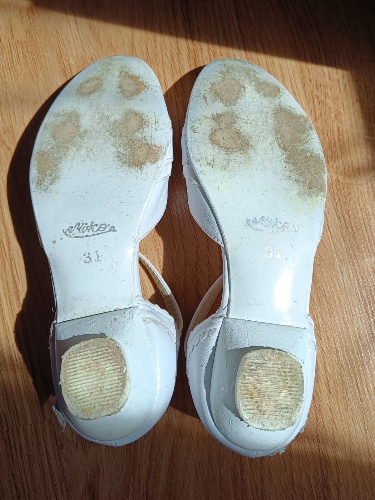 Białe buciki pantofelki komunijne dla dziewczynek rozmiar 31