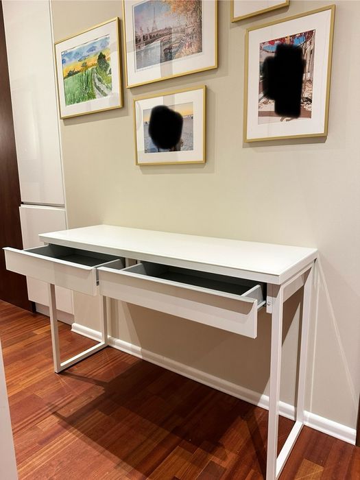 Biurko, toaletka, konsola Besta Burs ikea  jak nowa z szybą