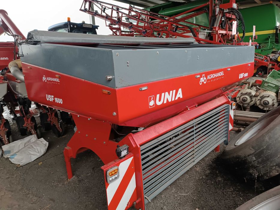 Przedni zbiornik do nawozu Unia  USF 1600
