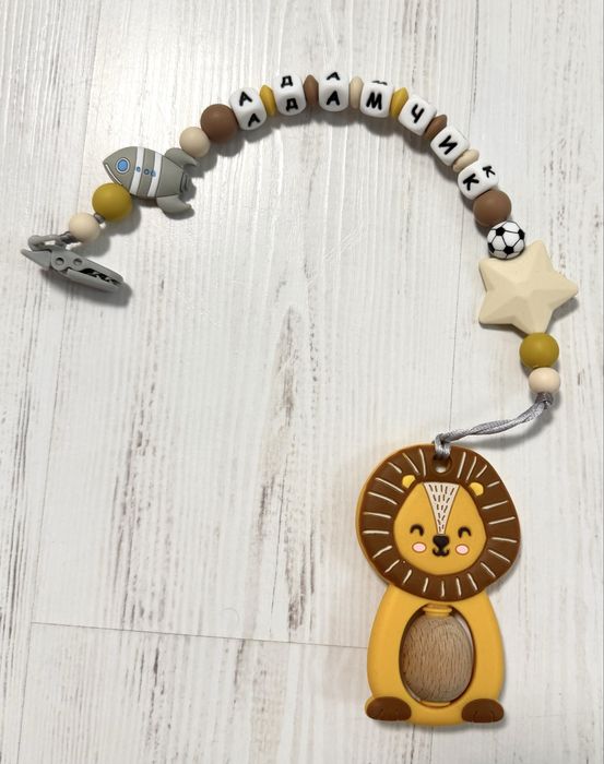 Іграшки для немовлят: спіральки, жираф, слоник, змійки.