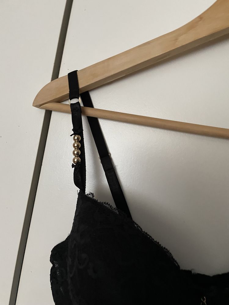 Komplet bielizny top gorsetowy i stringi z frędzlami S 75C